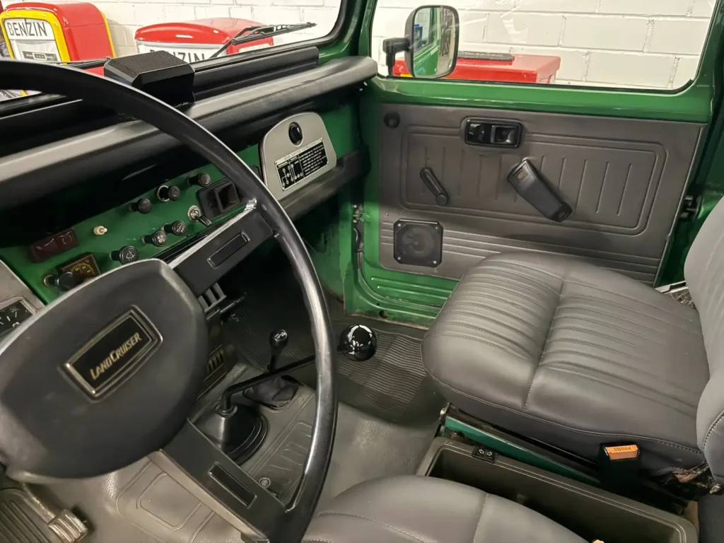 Toyota Landcruiser BJ42 1981 Sicht auf Seitenverkleidung Fahrertuer.