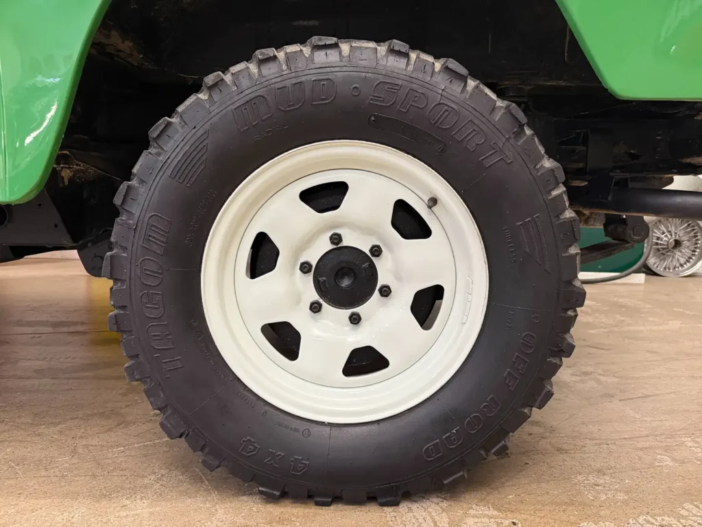 Toyota Landcruiser BJ42 1981 Sicht auf Felge.