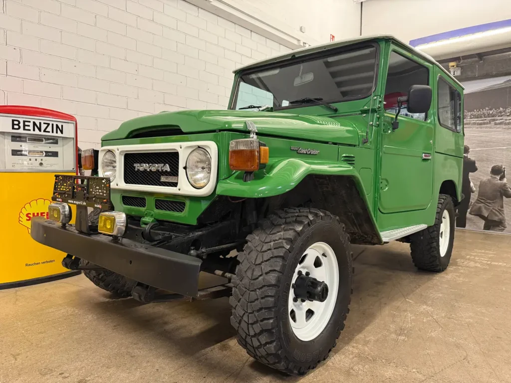 Toyota Landcruiser BJ42 1981 Sicht auf Kotfluegel vorne rechts.