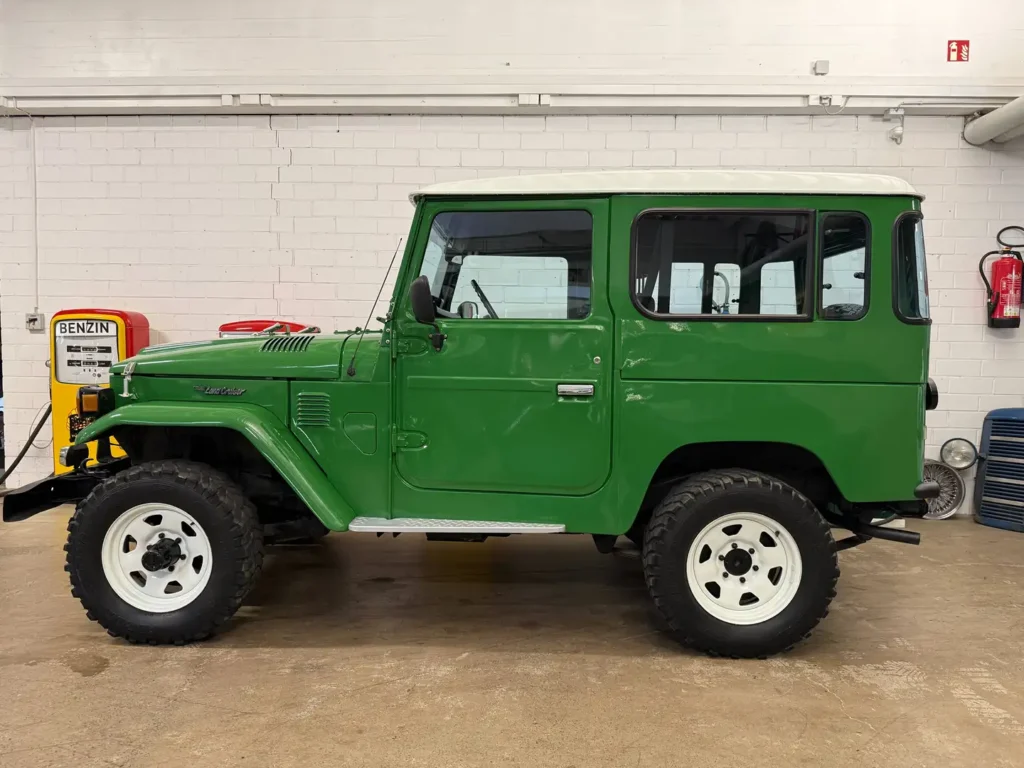 Toyota Landcruiser BJ42 1981 Seitenansicht.
