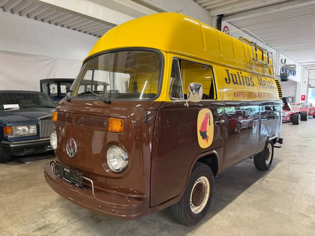 VW T2 Westfalia Camper Meinl Kaffee 1978 in braun gelb, Foto von vorderem linken Kotfluegel.