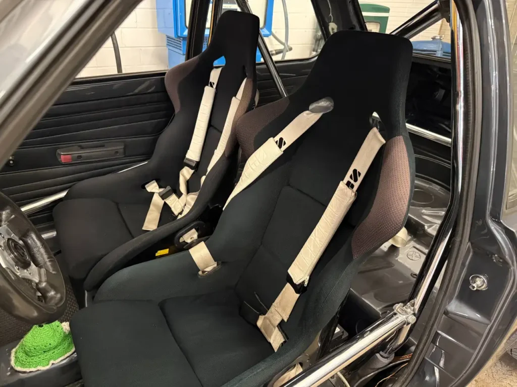 VW Derby 1981 mit Überrollkäfig Recaro Schalensitze.