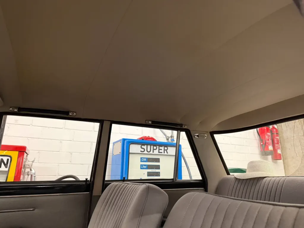 Fiat 1300 1964 Sicht auf Dachhimmel innen.