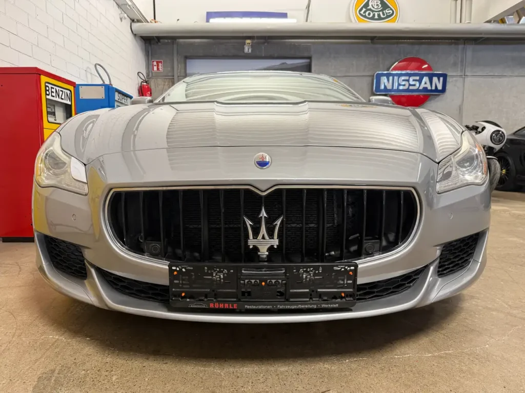 Maseratir Quattroporte Sicht auf Kuhelergrill