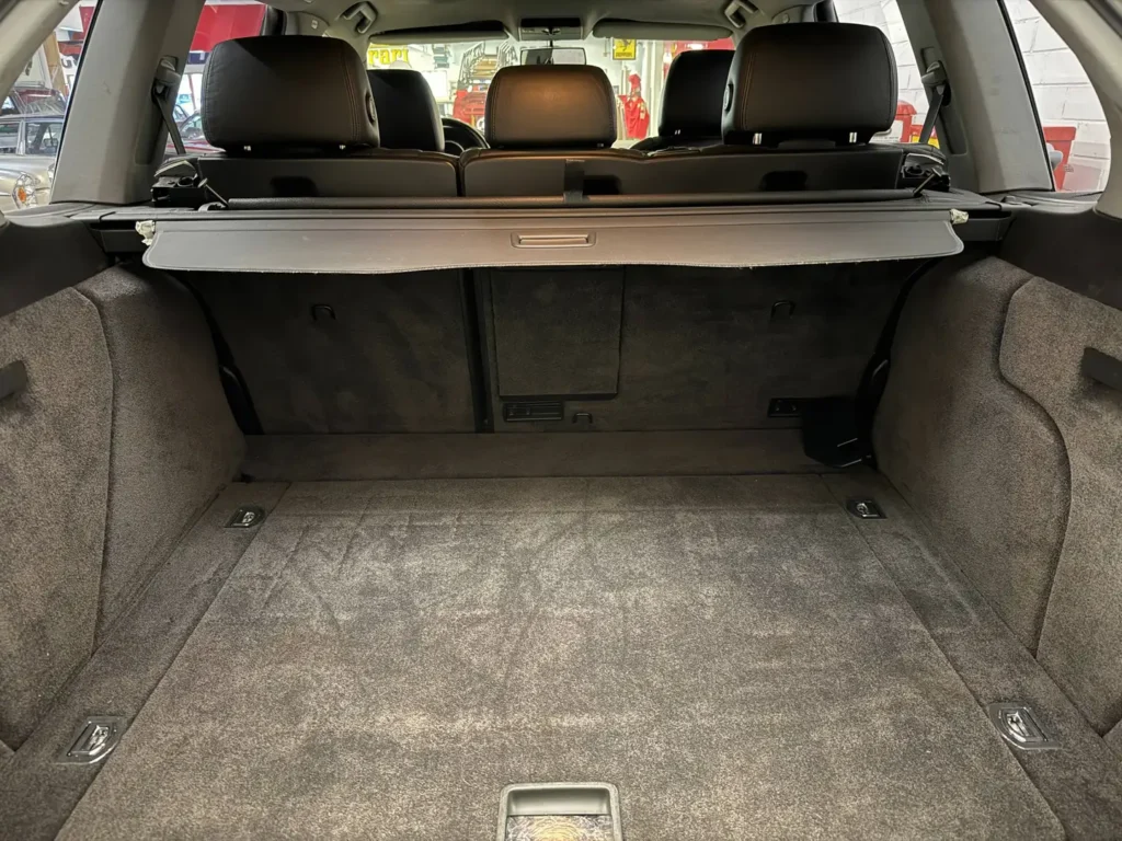 Porsche Cayenne 2003 Kofferraumn Innenraum.