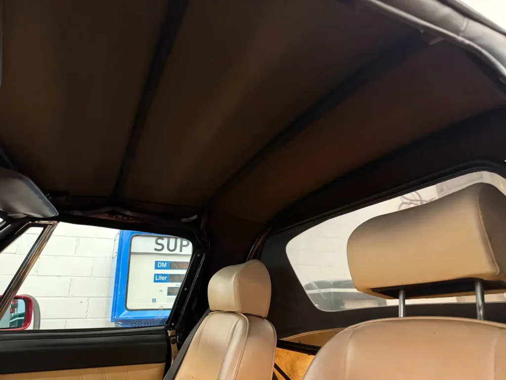 Alfa Romeo Spider 2.0 Dachhimmel innen.