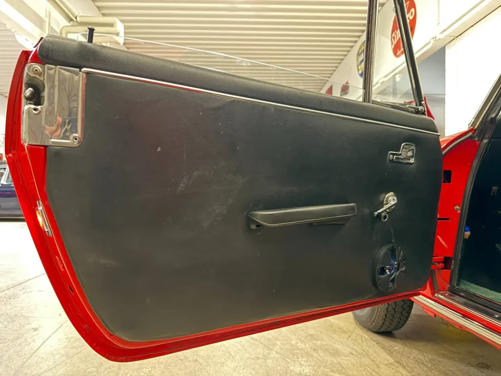 Lancia Fulvia 1.3 1975 rot Fahrertuerverkleidung.