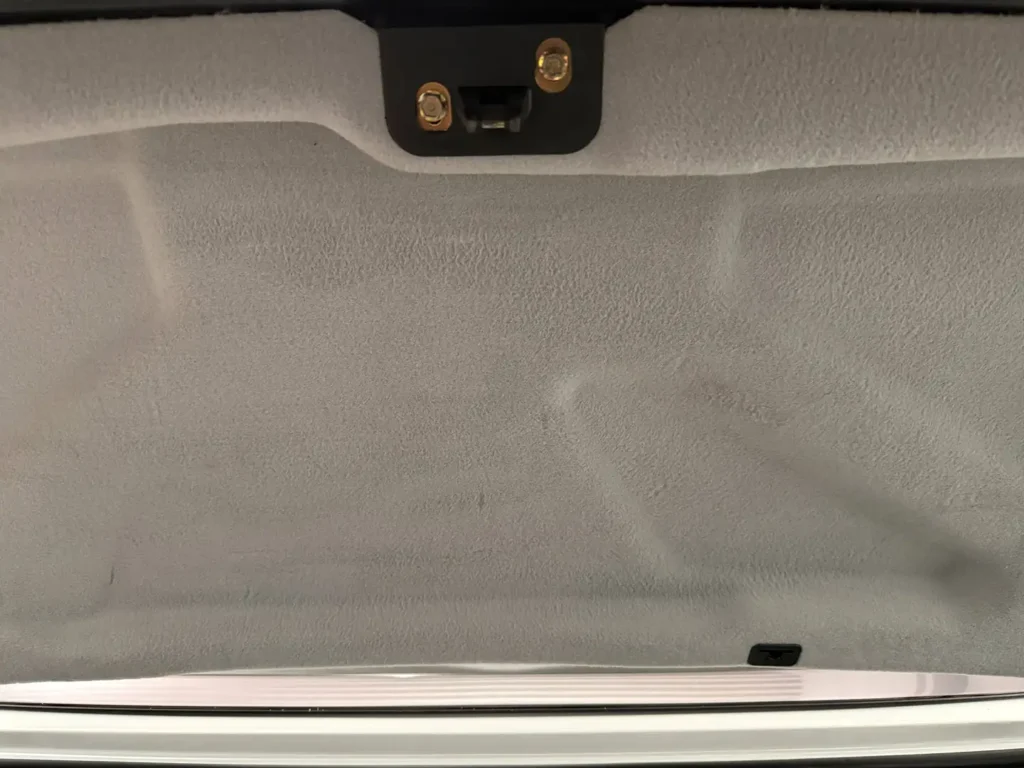 Mercedes Benz SL 500 1999 Blik in den Kofferraum